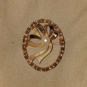 Vintage pearl brooch